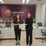 ศูนย์บรรณสารสนเทศ เป็นตัวแทนในการส่งมอบเงินที่ได้จากจัดกิจกรรม CSR รับบริจาคเงิน รับบริจาคสิ่งของ